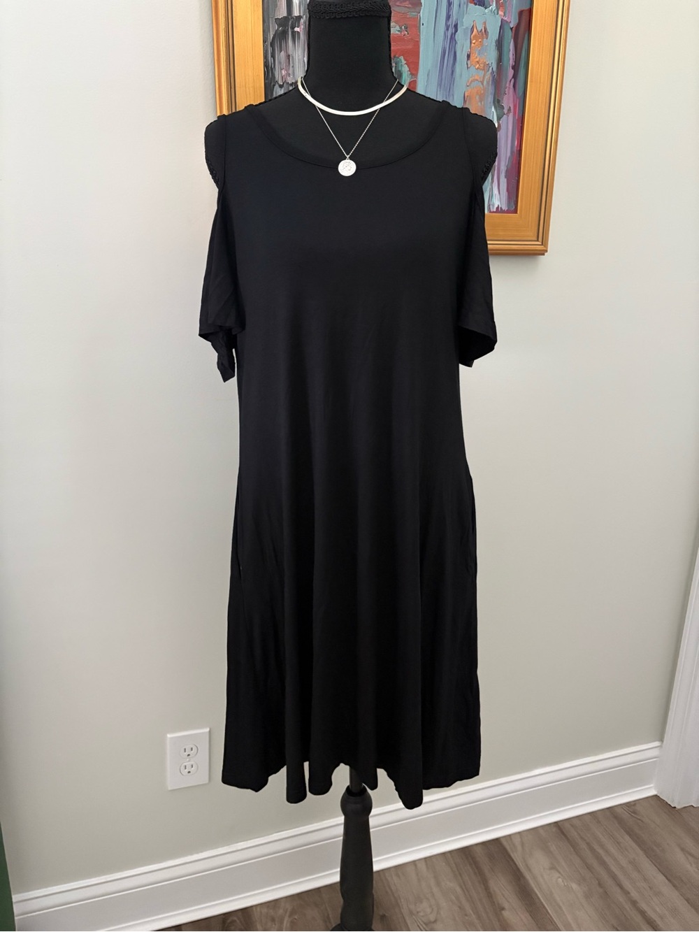 Source Unknown Black Cold-Shoulder Midi Dress